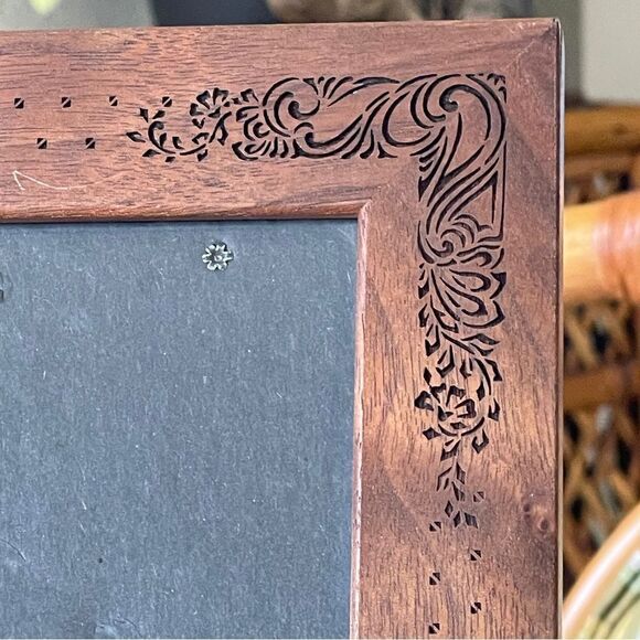 Vintage Amerigo Lasercraft 5” x 7” Laser Cut Wooden Photo Frame - Picture 3 of 11